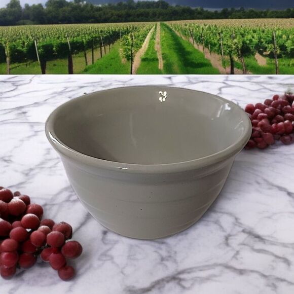 Monmouth Pottery Beehive Bowl 6" Gray Mixing Nesting Maple Leaf Vintage USA Farm - Picture 12 of 15